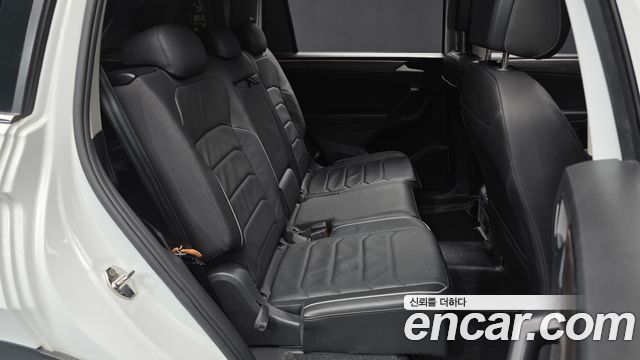 Volkswagen Tiguan 2023 — photo 12