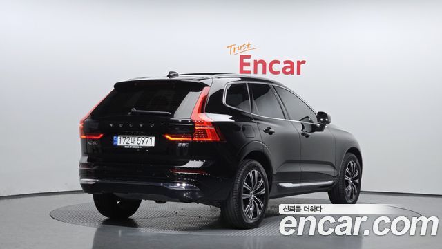 Volvo XC60 2022 — photo 2