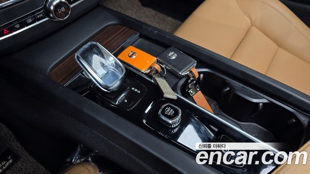 Volvo XC60 2022 — photo 9