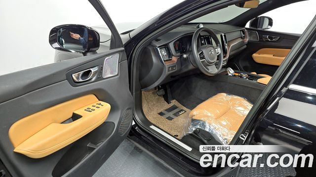 Volvo XC60 2022 — photo 10
