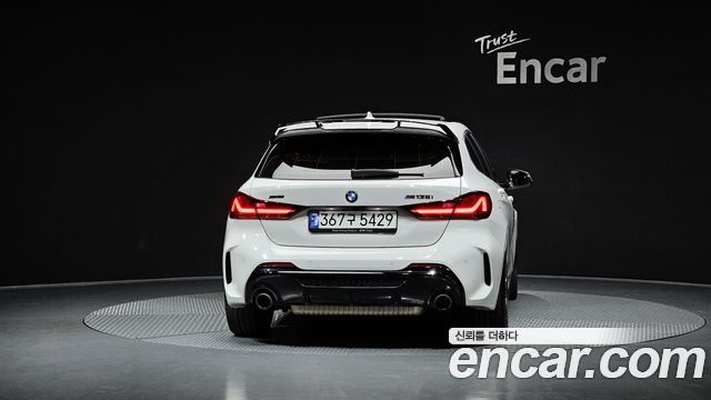BMW 1-Series 2022 — photo 4