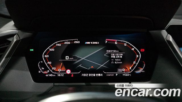 BMW 1-Series 2022 — photo 8