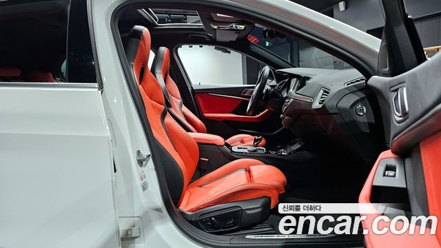 BMW 1-Series 2022 — photo 10