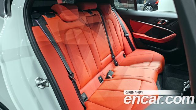 BMW 1-Series 2022 — photo 12