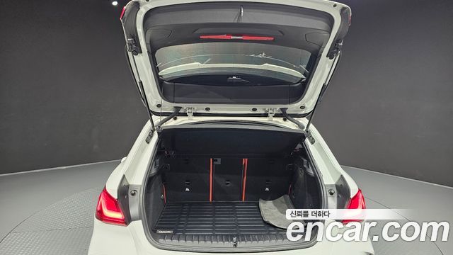 BMW 1-Series 2022 — photo 18