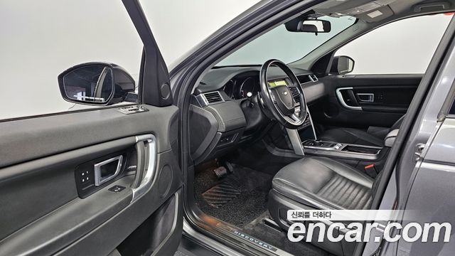Land Rover Discovery Sport 2018 — photo 11