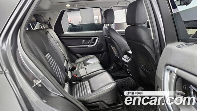 Land Rover Discovery Sport 2018 — photo 12