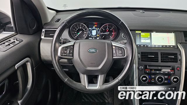 Land Rover Discovery Sport 2018 — photo 13
