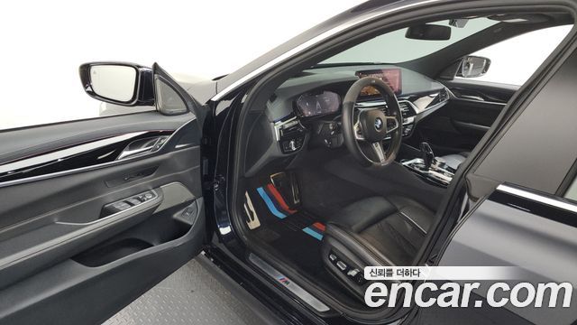 BMW Gran Turismo 2022 — photo 10