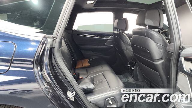 BMW Gran Turismo 2022 — photo 12