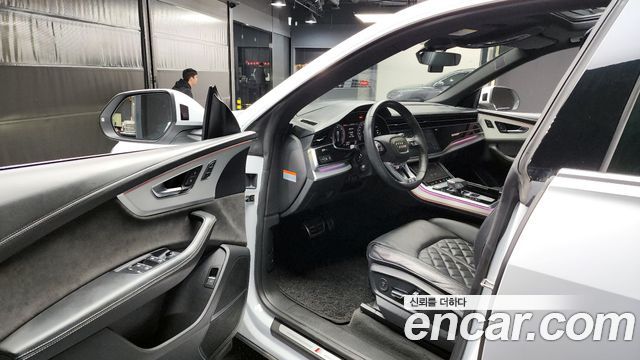 Audi Q8 2020 — photo 10
