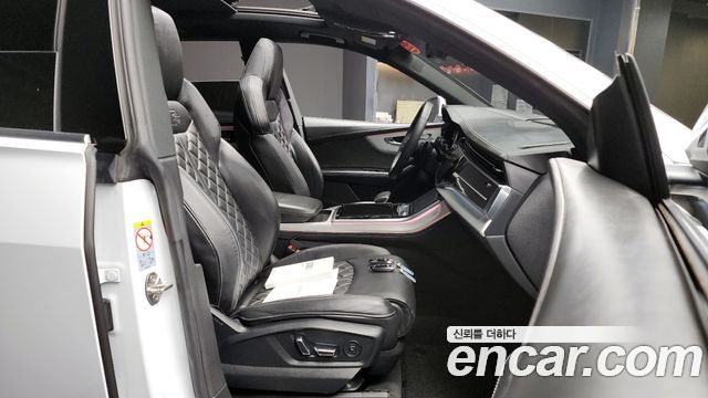 Audi Q8 2020 — photo 11