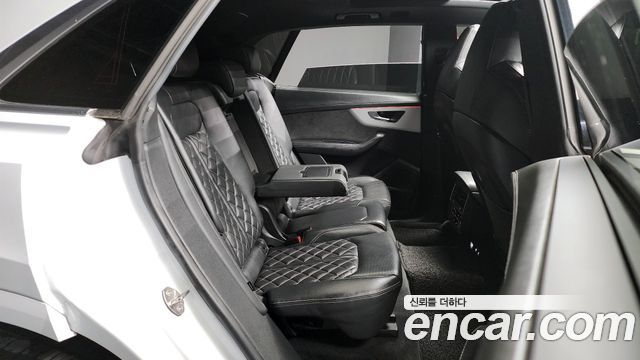 Audi Q8 2020 — photo 12
