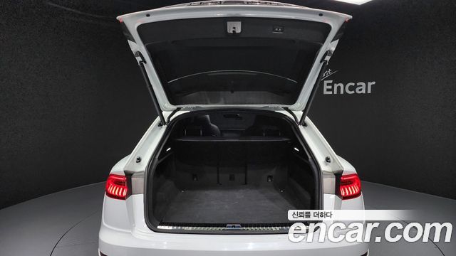 Audi Q8 2020 — photo 20