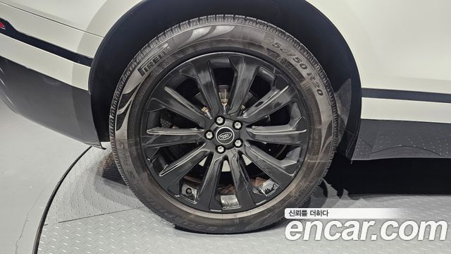 Land Rover Range Rover Velar 2023 — photo 5