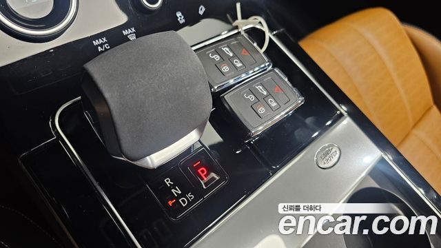 Land Rover Range Rover Velar 2023 — photo 9