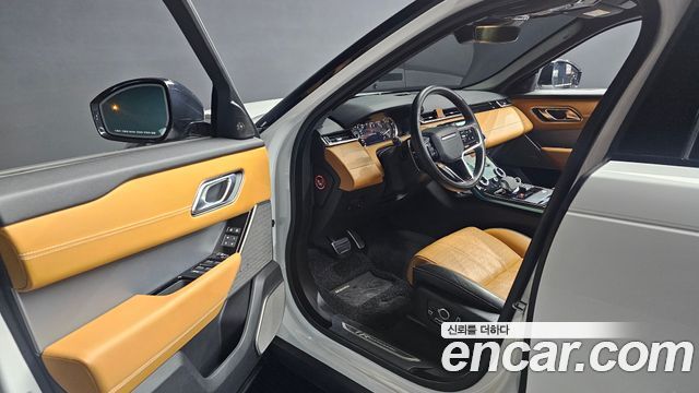 Land Rover Range Rover Velar 2023 — photo 11