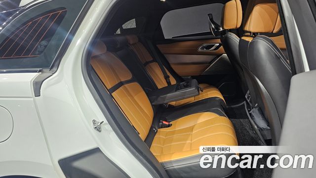 Land Rover Range Rover Velar 2023 — photo 12