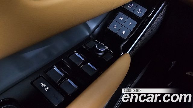 Land Rover Range Rover Velar 2023 — photo 16