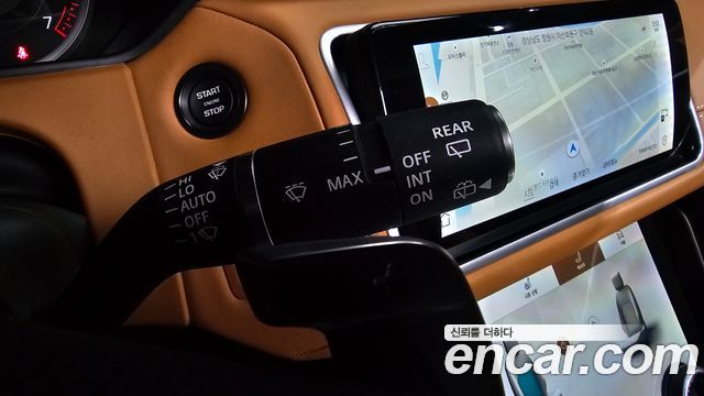Land Rover Range Rover Velar 2023 — photo 17
