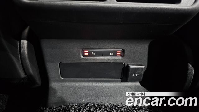 Land Rover Range Rover Velar 2023 — photo 18