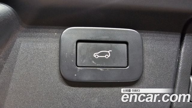 Land Rover Range Rover Velar 2023 — photo 20
