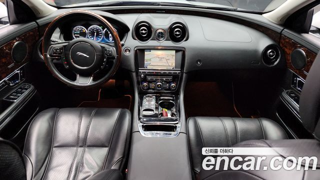 Jaguar XJ 2015 — photo 7