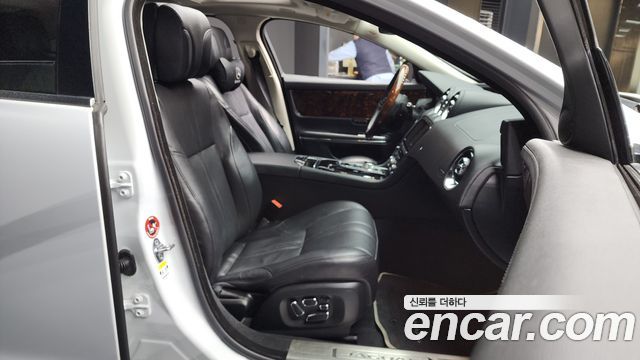 Jaguar XJ 2015 — photo 11