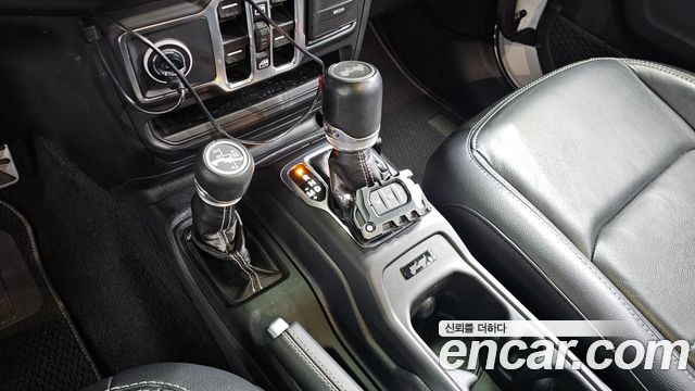 Jeep Wrangler 2021 — photo 9