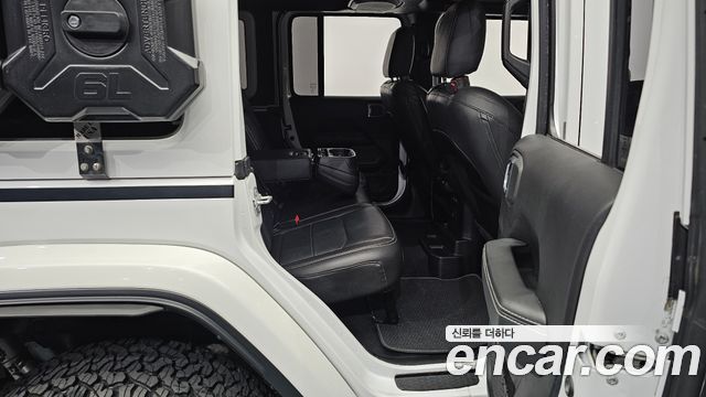 Jeep Wrangler 2021 — photo 12