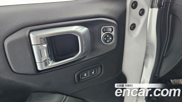 Jeep Wrangler 2021 — photo 14