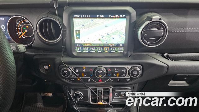 Jeep Wrangler 2021 — photo 16