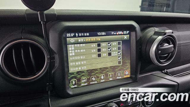 Jeep Wrangler 2021 — photo 18