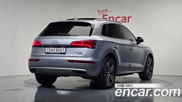 Audi Q5 2020 — photo 2