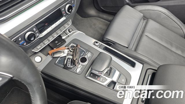 Audi Q5 2020 — photo 9