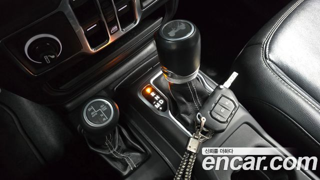 Jeep Wrangler 2021 — photo 9