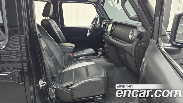 Jeep Wrangler 2021 — photo 10