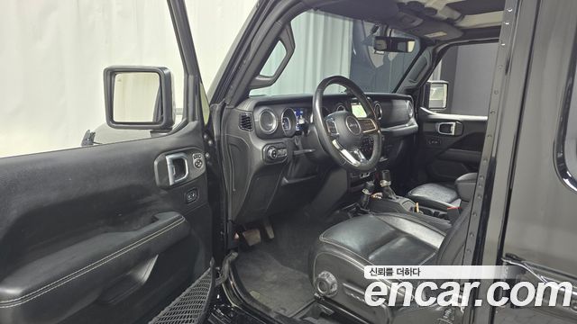 Jeep Wrangler 2021 — photo 11