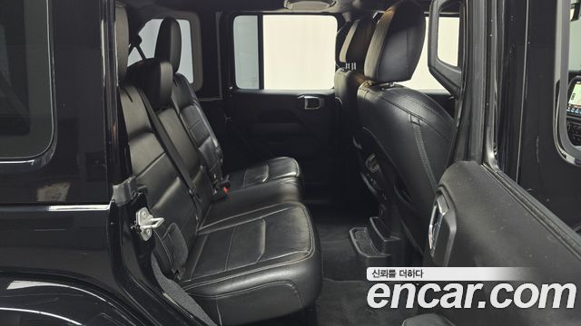 Jeep Wrangler 2021 — photo 12