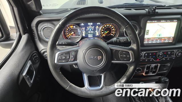 Jeep Wrangler 2021 — photo 13