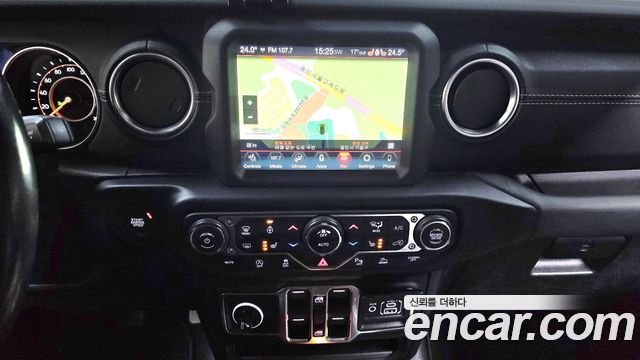 Jeep Wrangler 2021 — photo 14