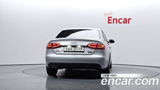 Audi A4 2010 — photo 4