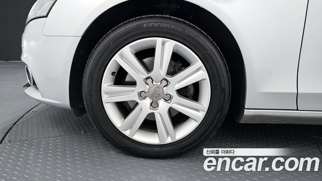 Audi A4 2010 — photo 5