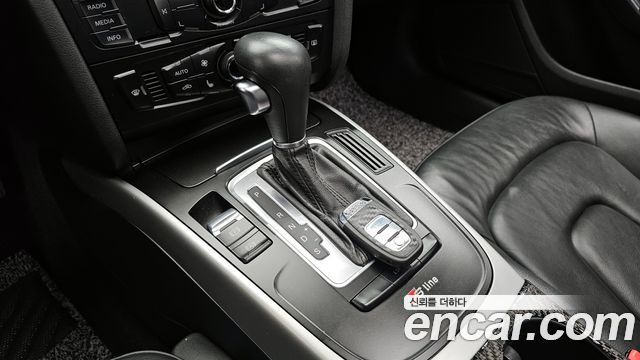 Audi A4 2010 — photo 9