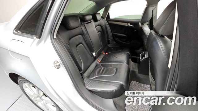 Audi A4 2010 — photo 12