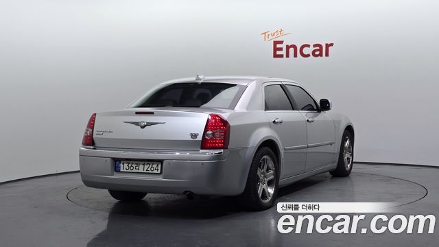 Chrysler 300C 2010 — photo 2