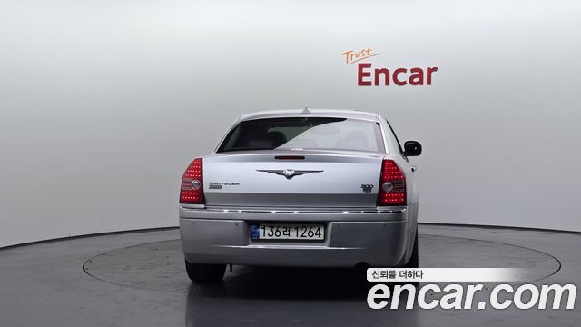 Chrysler 300C 2010 — photo 4