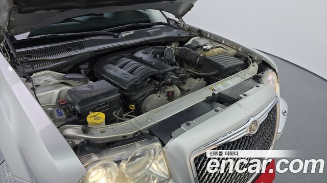 Chrysler 300C 2010 — photo 6