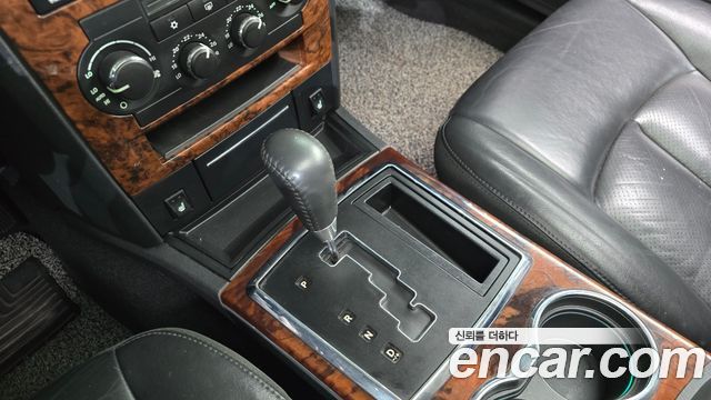 Chrysler 300C 2010 — photo 9