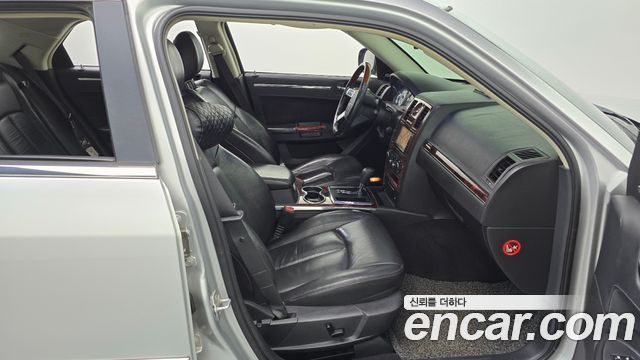 Chrysler 300C 2010 — photo 11